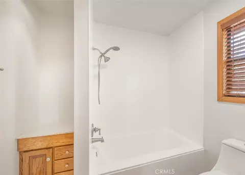 Bath - 925 E Ln, Big Bear City, CA 92314 photo 2 of 3