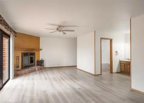 Living - 925 E Ln, Big Bear City, CA 92314 photo 6 of 12