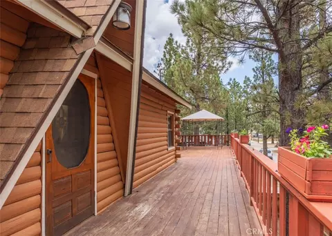 Exterior - 925 E Ln, Big Bear City, CA 92314 photo 3 of 8