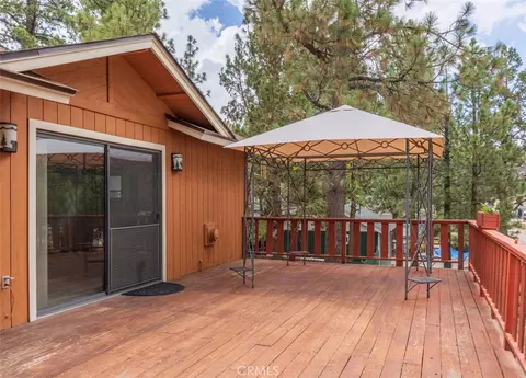 Exterior - 925 E Ln, Big Bear City, CA 92314 photo 2 of 8