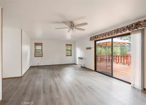 Living - 925 E Ln, Big Bear City, CA 92314 photo 5 of 12