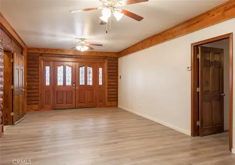 Living - 925 E Ln, Big Bear City, CA 92314 photo 9 of 12