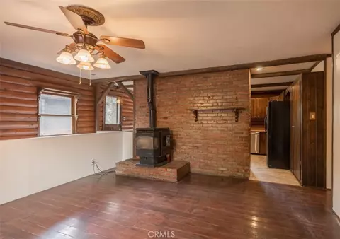 Living - 925 E Ln, Big Bear City, CA 92314 photo 3 of 12