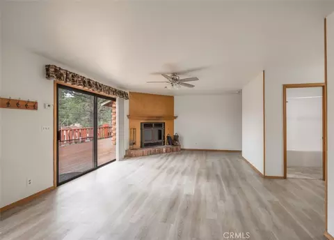 Living - 925 E Ln, Big Bear City, CA 92314 photo 4 of 12