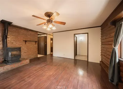 Living - 925 E Ln, Big Bear City, CA 92314 photo 2 of 12