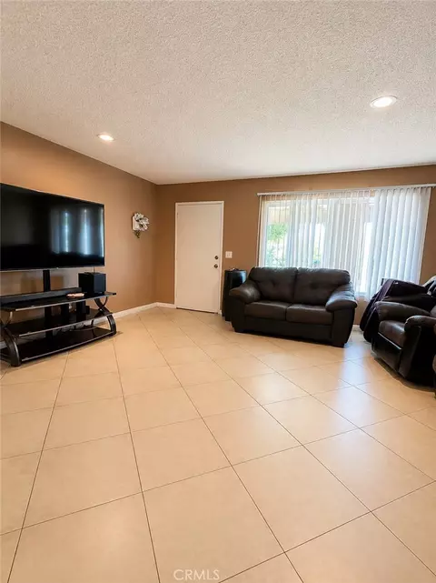 Living - 17391 Sequoia, Hesperia, CA 92345 photo 1 of 1