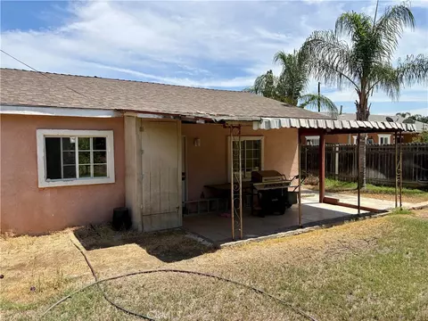 Exterior - 5580 Noble St, Riverside, CA 92503 photo 7 of 21