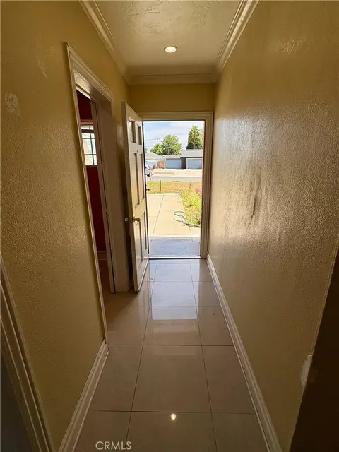 Entry Way - 5580 Noble St, Riverside, CA 92503 photo 1 of 2
