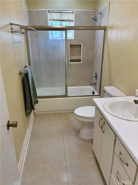 Bath - 5580 Noble St, Riverside, CA 92503 photo 1 of 2