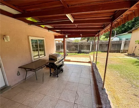 Exterior - 5580 Noble St, Riverside, CA 92503 photo 5 of 21