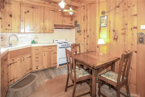 Dining - 630 Pine, Sugarloaf, CA 92386 photo 1 of 2