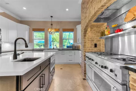 Kitchen - 13385 Canyon Hts, Yucaipa, CA 92399 photo 5 of 11