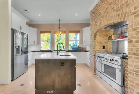 Kitchen - 13385 Canyon Hts, Yucaipa, CA 92399 photo 3 of 11