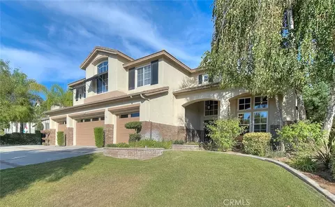 Exterior - 13385 Canyon Hts, Yucaipa, CA 92399 photo 3 of 14