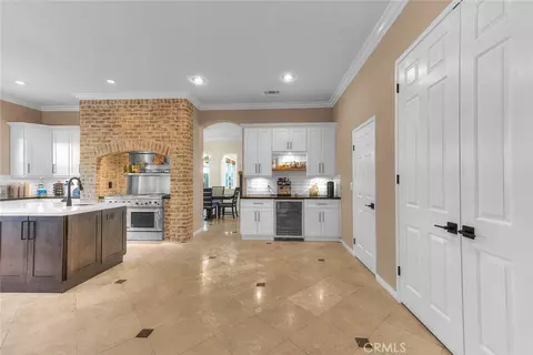 Entry Way - 13385 Canyon Hts, Yucaipa, CA 92399 photo 4 of 19