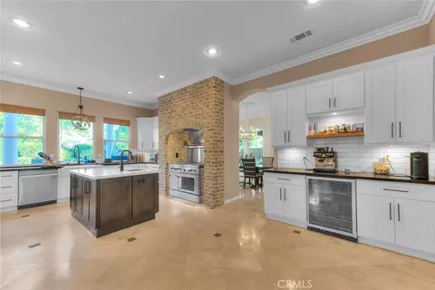 Kitchen - 13385 Canyon Hts, Yucaipa, CA 92399 photo 1 of 11