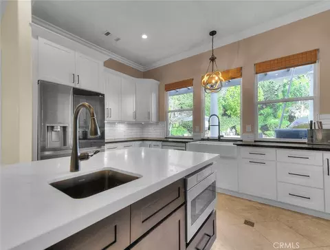 Kitchen - 13385 Canyon Hts, Yucaipa, CA 92399 photo 6 of 11