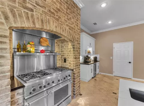 Kitchen - 13385 Canyon Hts, Yucaipa, CA 92399 photo 7 of 11