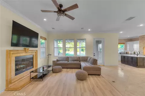 Living - 13385 Canyon Hts, Yucaipa, CA 92399 photo 3 of 4