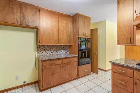Kitchen - 1151 W W Cres, Redlands, CA 92373 photo 3 of 4