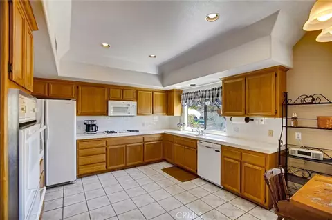 Kitchen - 14035 Moonridge, Riverside, CA 92503 photo 1 of 4