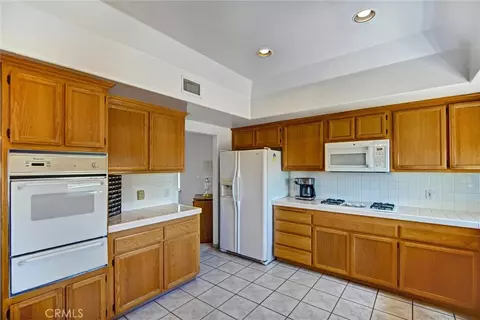 Kitchen - 14035 Moonridge, Riverside, CA 92503 photo 2 of 4