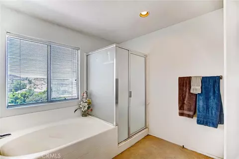 Bath - 14035 Moonridge, Riverside, CA 92503 photo 2 of 5