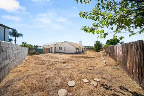 Exterior - 254 Hawthorne St, Rialto, CA 92376 photo 1 of 6