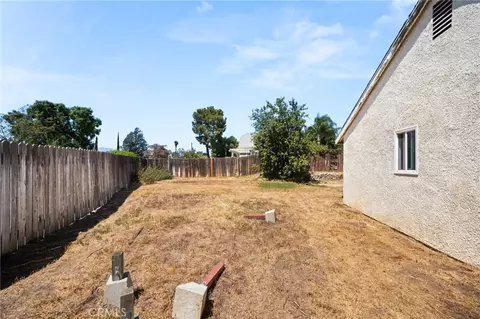 Exterior - 254 Hawthorne St, Rialto, CA 92376 photo 6 of 6