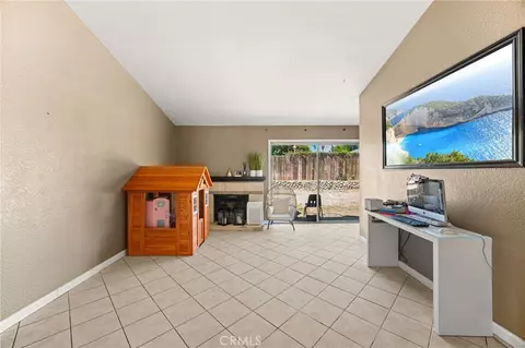 Living - 254 Hawthorne St, Rialto, CA 92376 photo 1 of 2