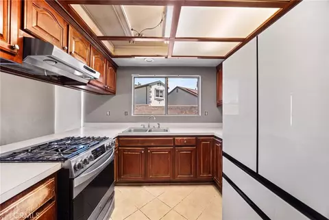 Kitchen - 254 Hawthorne St, Rialto, CA 92376 photo 1 of 1
