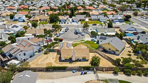 View/Area - 254 Hawthorne St, Rialto, CA 92376 photo 2 of 5