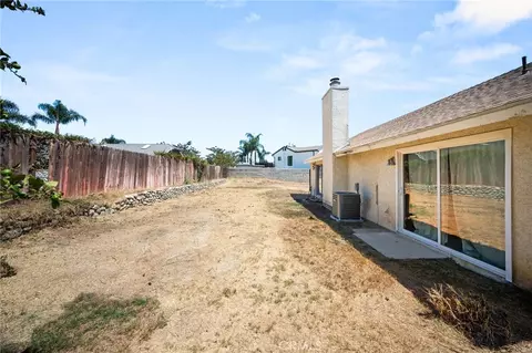 Exterior - 254 Hawthorne St, Rialto, CA 92376 photo 4 of 6
