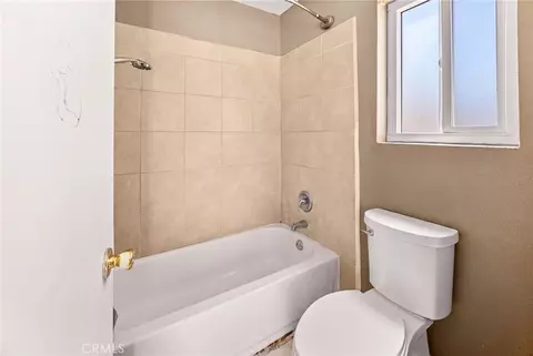 Bath - 254 Hawthorne St, Rialto, CA 92376 photo 3 of 3