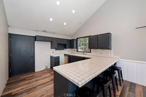 Kitchen - 26620 Modoc, Lake Arrowhead, CA 92352 photo 1 of 2