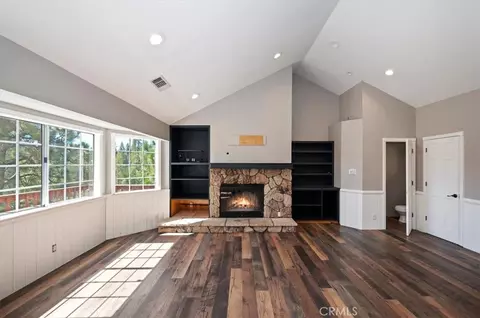 Living - 26620 Modoc, Lake Arrowhead, CA 92352 photo 4 of 5