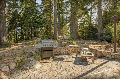 Exterior - 24251 Great View Dr, Crestline, CA 92325 photo 4 of 9