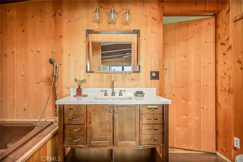 Bath - 24251 Great View Dr, Crestline, CA 92325 photo 3 of 4