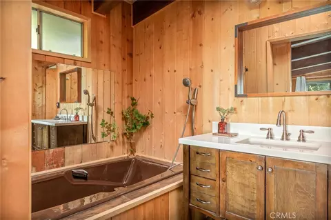 Bath - 24251 Great View Dr, Crestline, CA 92325 photo 2 of 4