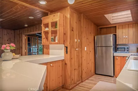 Kitchen - 24251 Great View Dr, Crestline, CA 92325 photo 3 of 3