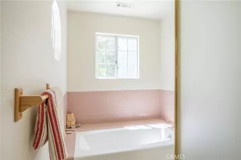 Bath - 499 Bel Air Dr, Lake Arrowhead, CA 92352 photo 4 of 4