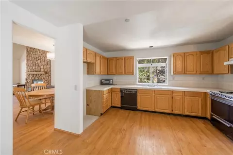 Kitchen - 499 Bel Air Dr, Lake Arrowhead, CA 92352 photo 1 of 2