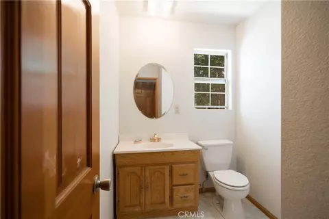 Bath - 499 Bel Air Dr, Lake Arrowhead, CA 92352 photo 1 of 4