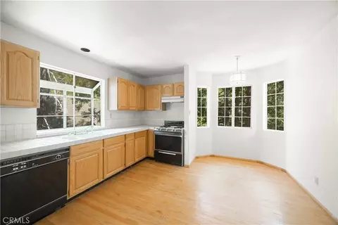 Kitchen - 499 Bel Air Dr, Lake Arrowhead, CA 92352 photo 2 of 2