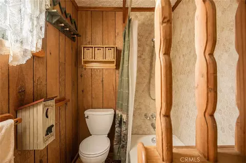 Bath - 24244 Altdorf, Crestline, CA 92325 photo 3 of 4