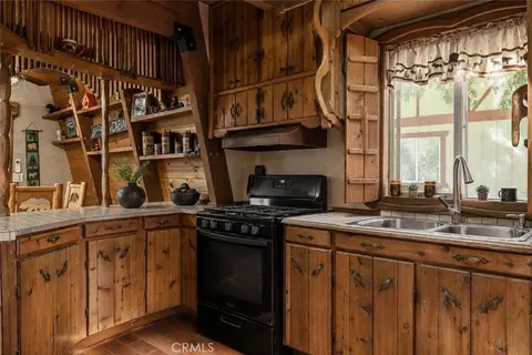 Kitchen - 24244 Altdorf, Crestline, CA 92325 photo 3 of 3