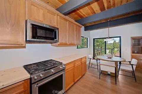 Kitchen - 359 John Muir Rd, Lake Arrowhead, CA 92352 photo 4 of 4