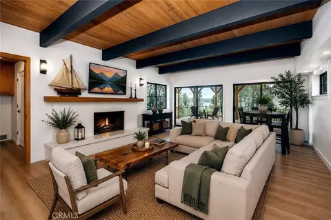 Living - 359 John Muir Rd, Lake Arrowhead, CA 92352 photo 4 of 7