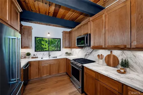 Kitchen - 359 John Muir Rd, Lake Arrowhead, CA 92352 photo 1 of 4