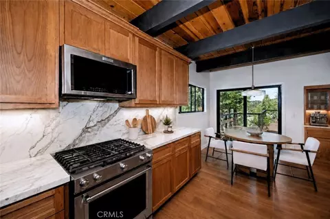 Kitchen - 359 John Muir Rd, Lake Arrowhead, CA 92352 photo 3 of 4